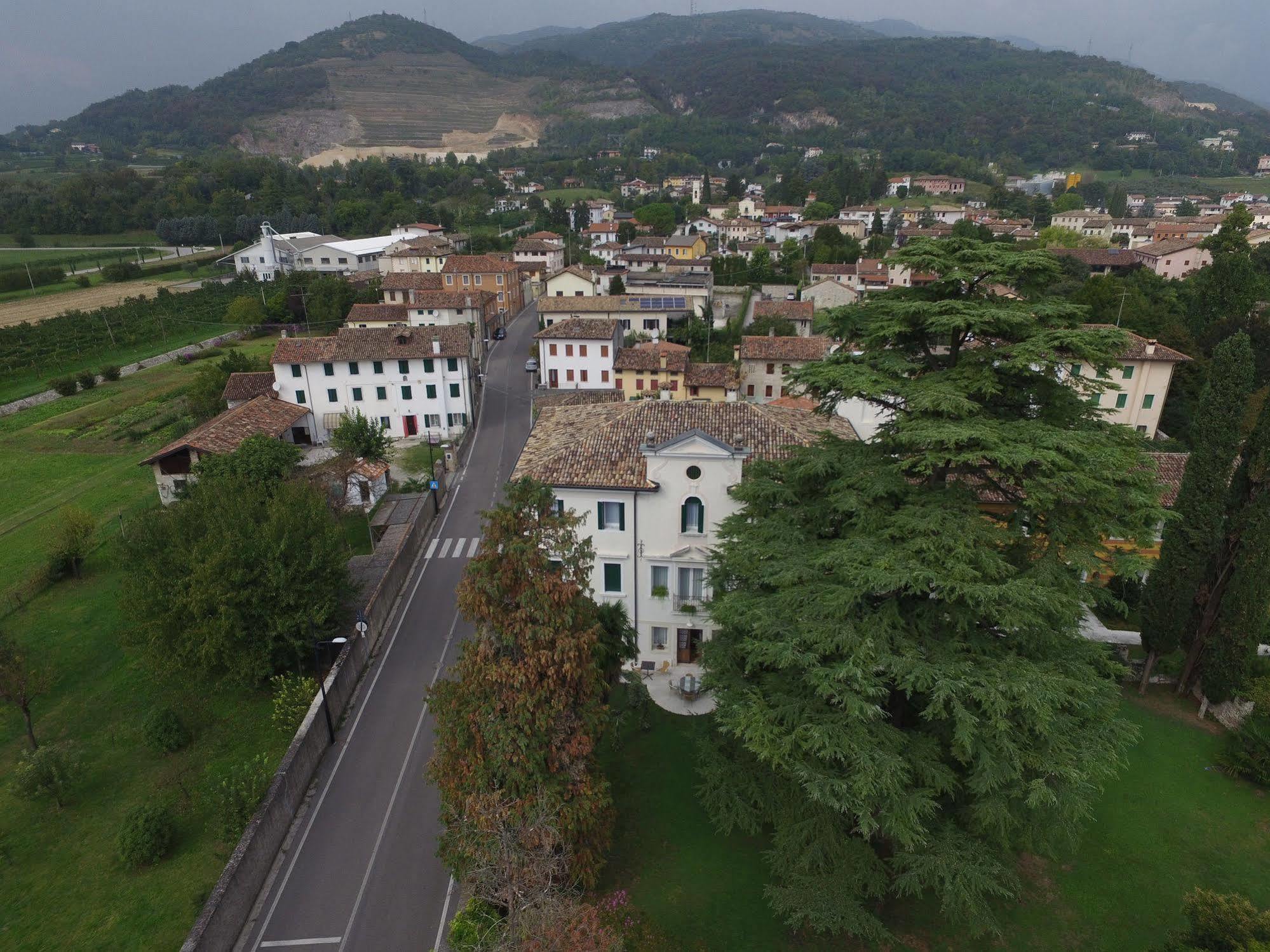 Hotel Villa Ca Damiani Caneva Exteriör bild